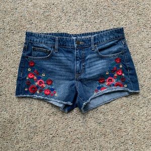 Gap floral embroidered denim shorts